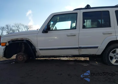 2008 Jeep Commander Sport z USA, uszkodzony, nr VIN 1J8HG48K88C107554